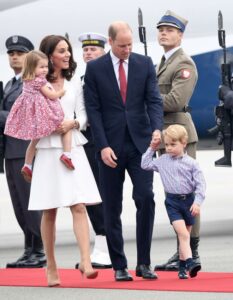 Fans were moved to tears as the British Royal Family revealed the most heartbreaking news: "Prince William may suffer the greatest loss of his life, his wife has...See more👇👇