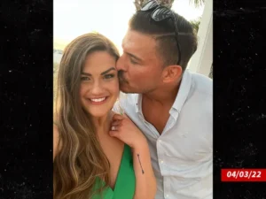 Claim of Jax Taylor Still, Brittany Cartwright begs him to "Hook Up."…see more👇