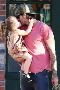 Having to deal with criticism for kissing his daughter's lips, David Beckham had to…see more👇