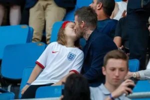 Having to deal with criticism for kissing his daughter's lips, David Beckham had to…see more👇